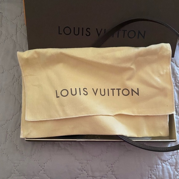 Louis Vuitton Damier EBENE SophieCrossbody  Bag in almost new condition - Picture 8 of 15